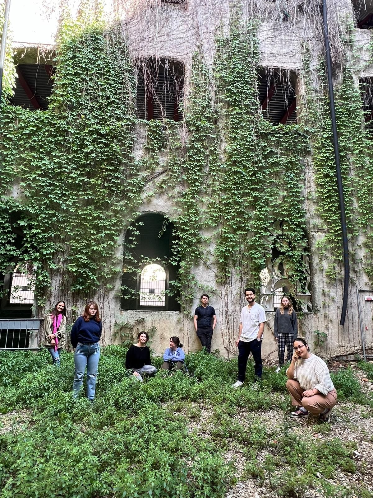 Artistas en el claustro de Sant'Orsola